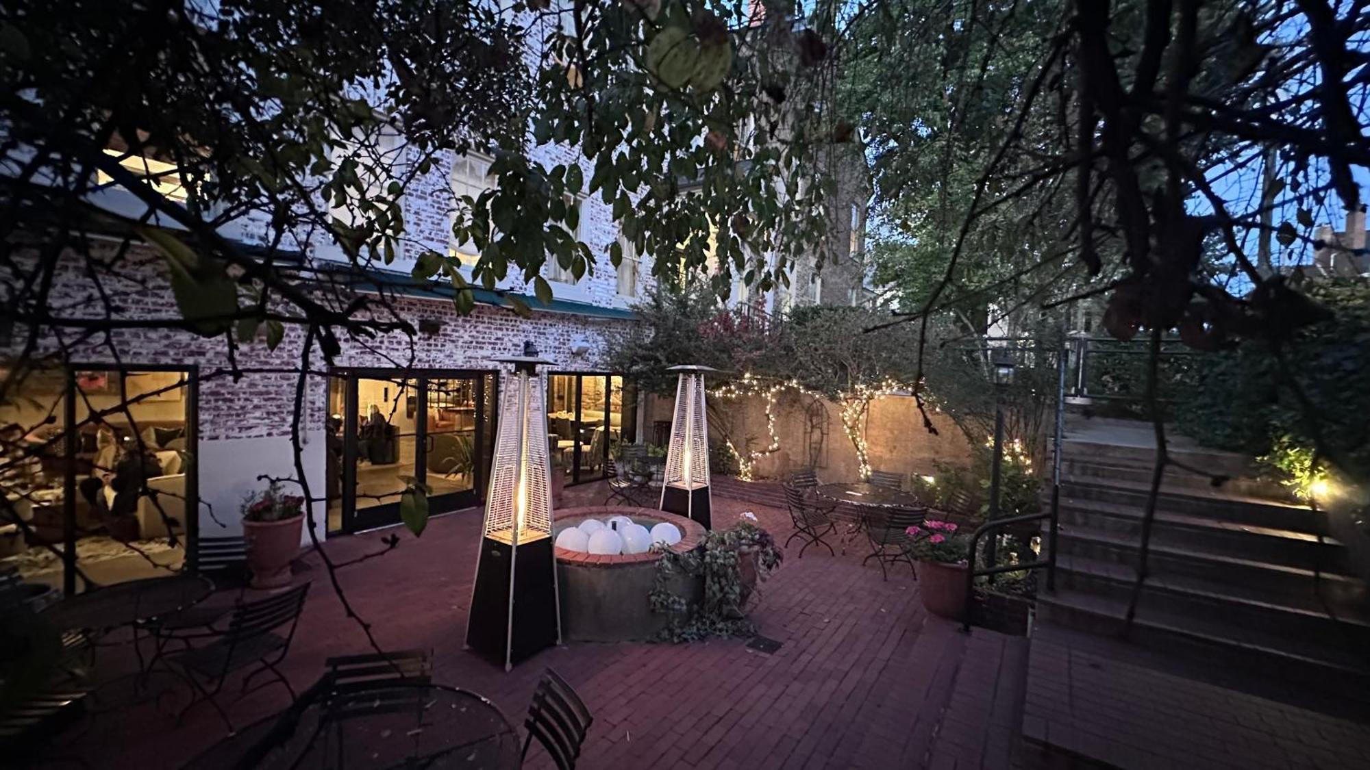 Ironclad Inn And Bourbon Room Fredericksburg Exterior photo